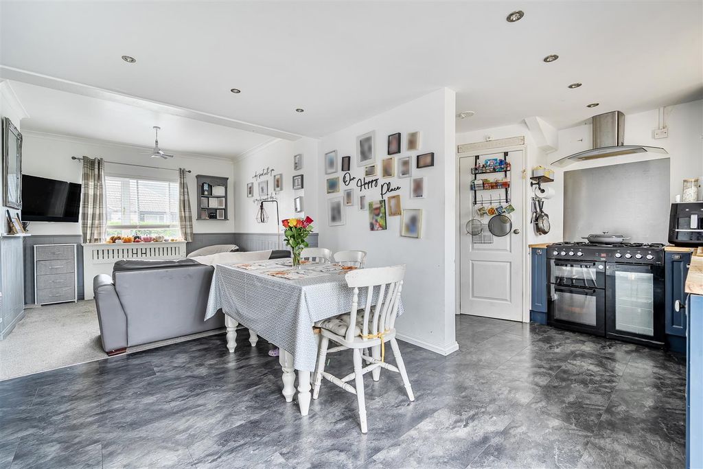 Property photo 3 of 17 1348774-12-68c1B12F7Df5E.Jpg