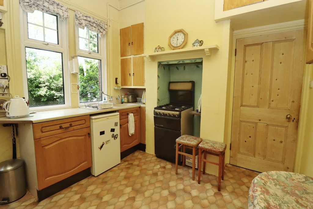 Property photo 3 of 27