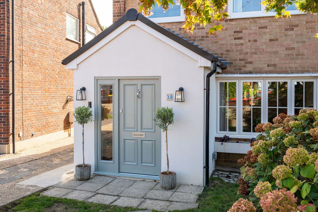 Property photo 1 of 39