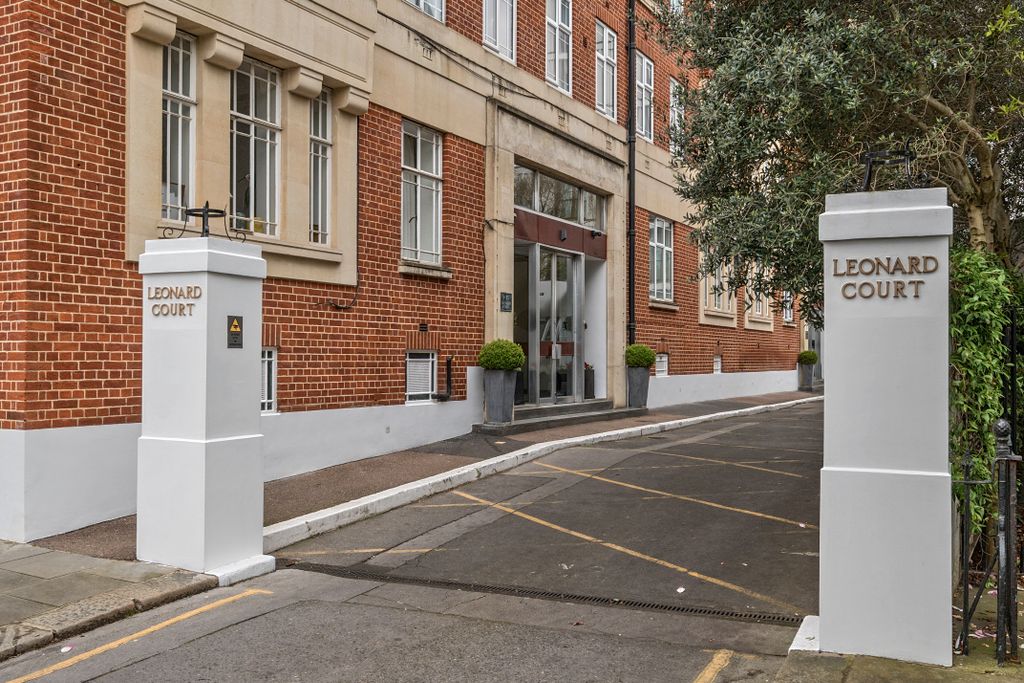 Property photo 1 of 17 Building