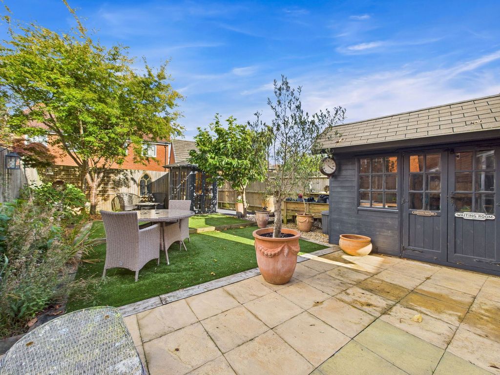 Property photo 2 of 28