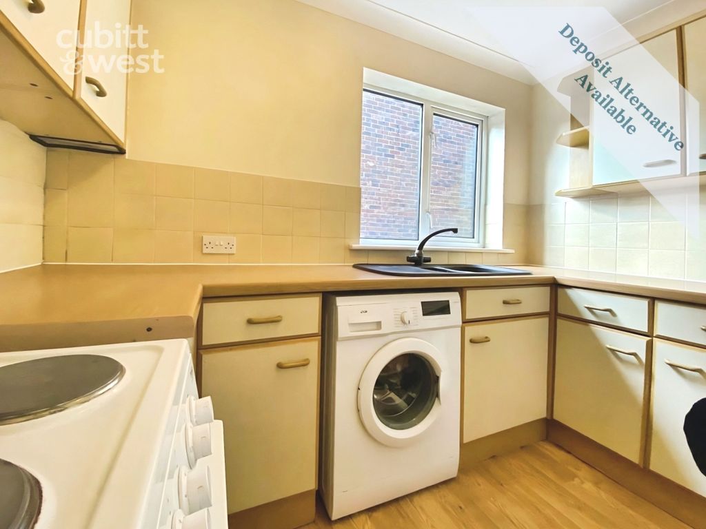 Property photo 3 of 7 Kitchen