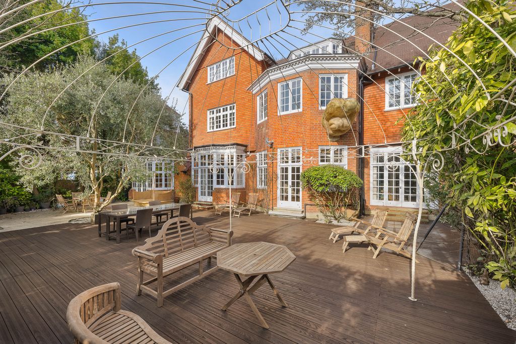 Property photo 1 of 18