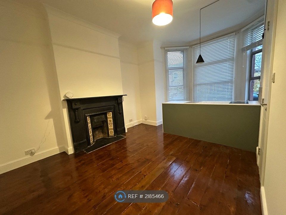 Property photo 3 of 7 Fireplace