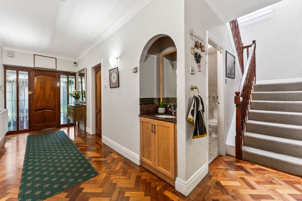 Property photo 2 of 36