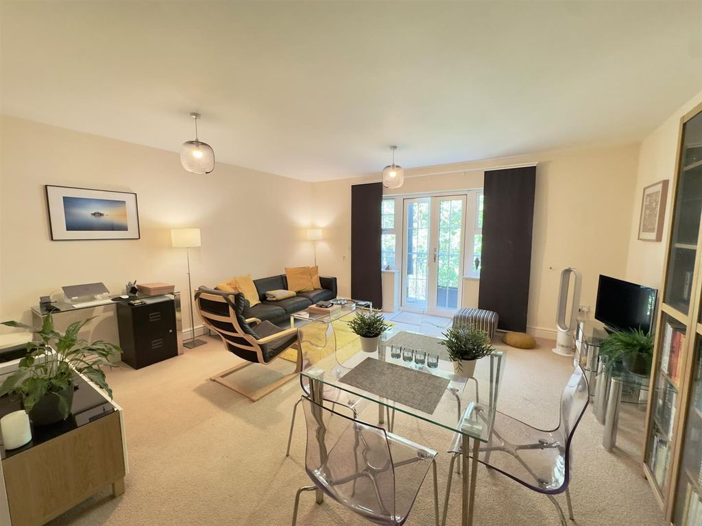 Property photo 3 of 18 Living / Dining Room