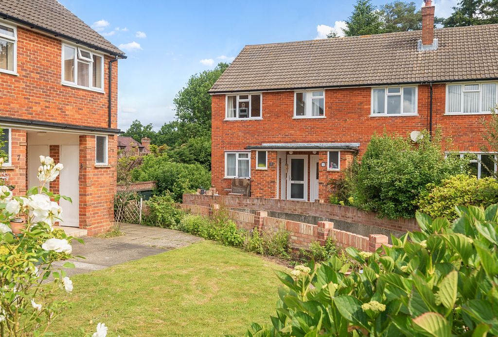 Property photo 1 of 12 1302325-16-684010...