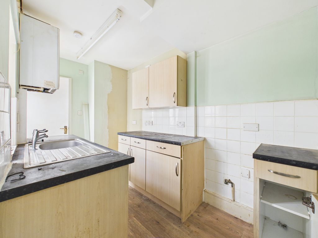 Property photo 2 of 6 Kitchen