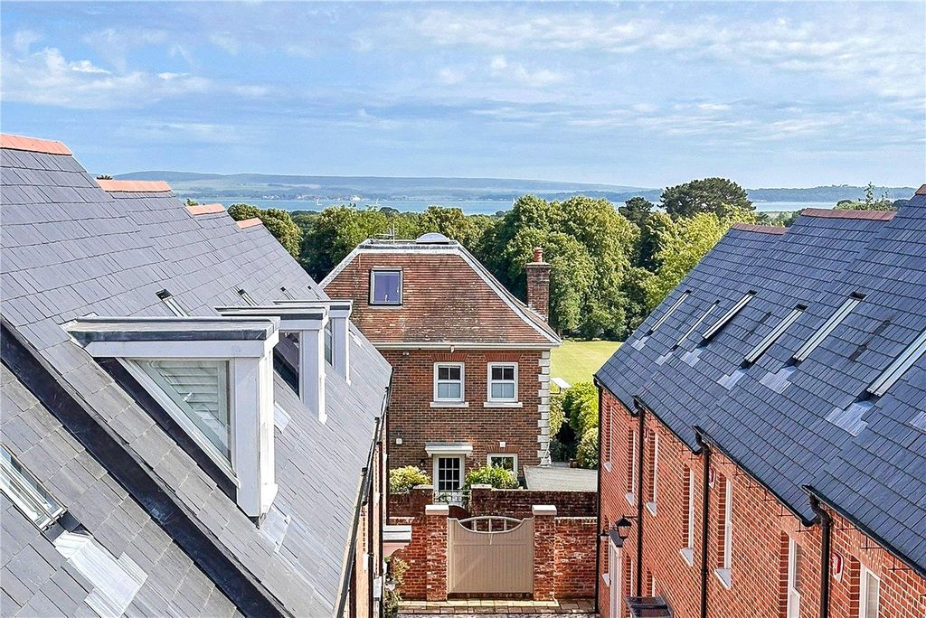 Property photo 2 of 29 Picture No. 15