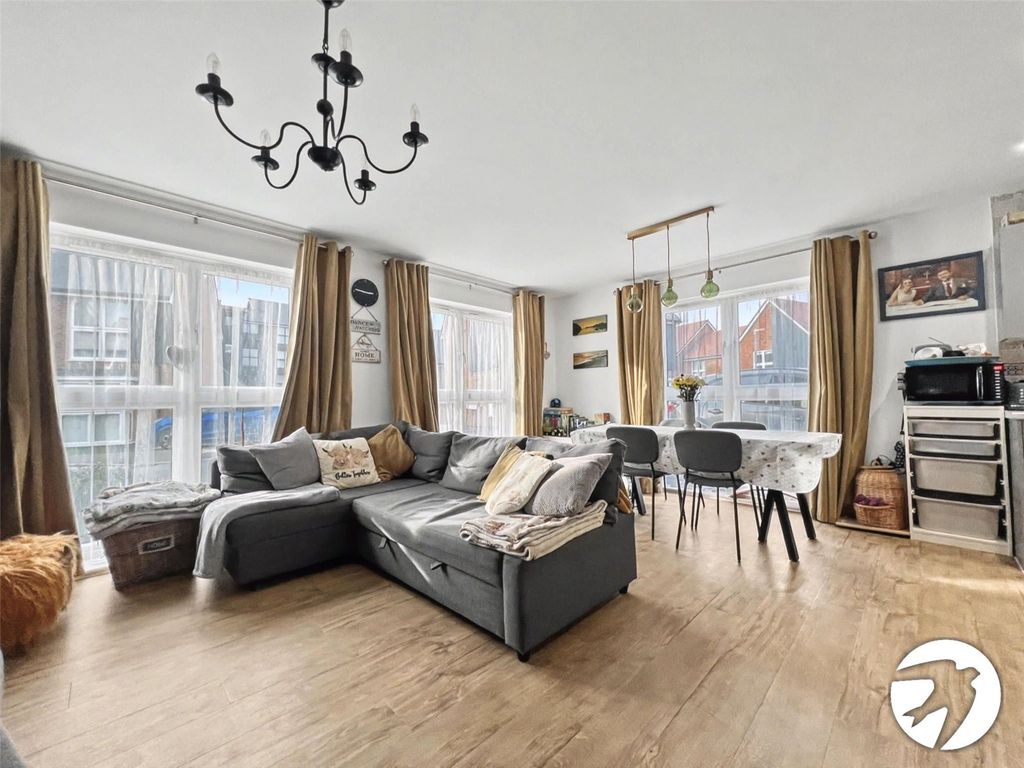 Property photo 3 of 9 Lounge/Diner