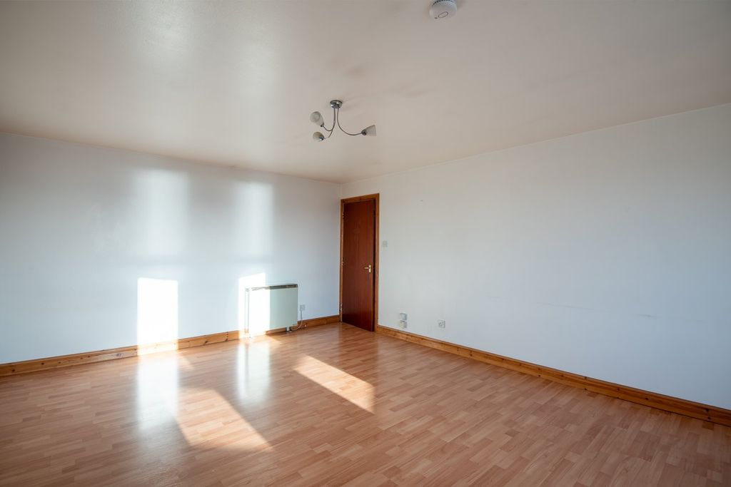 Property photo 2 of 8 53430332
