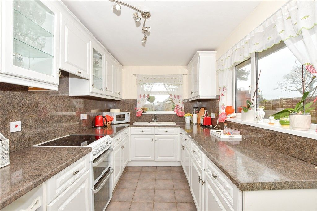 Property photo 2 of 10 Kitchen