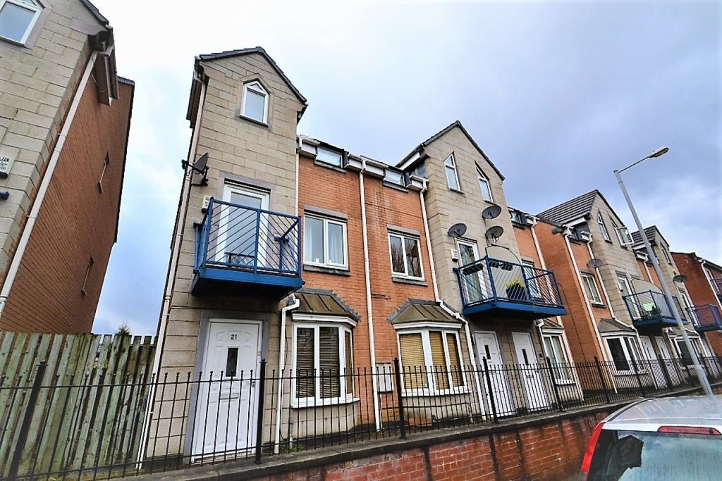 Property photo 1 of 12 4 Bedroom Townhouse For Rent