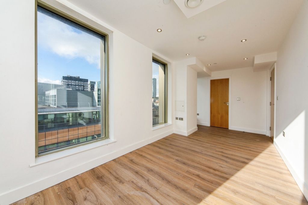 Property photo 3 of 20 Pbox-Img.Jpg