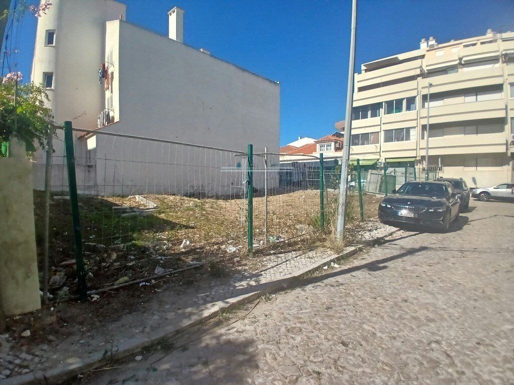 Property photo 1 of 9 Land Of 274m2 With Approved Project - Costa Da Caparica