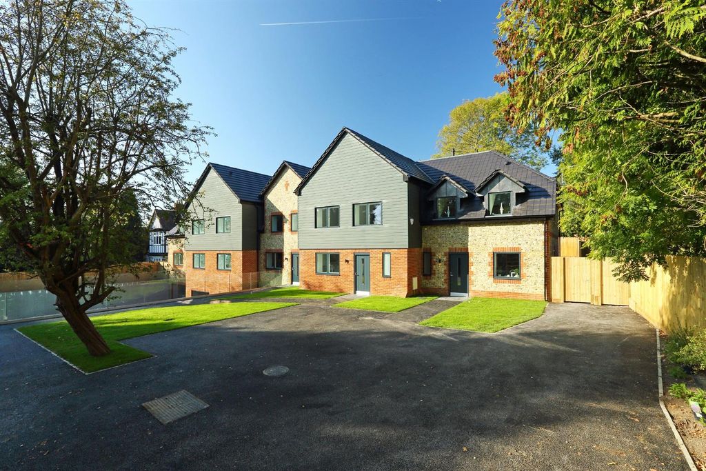 Property photo 1 of 9