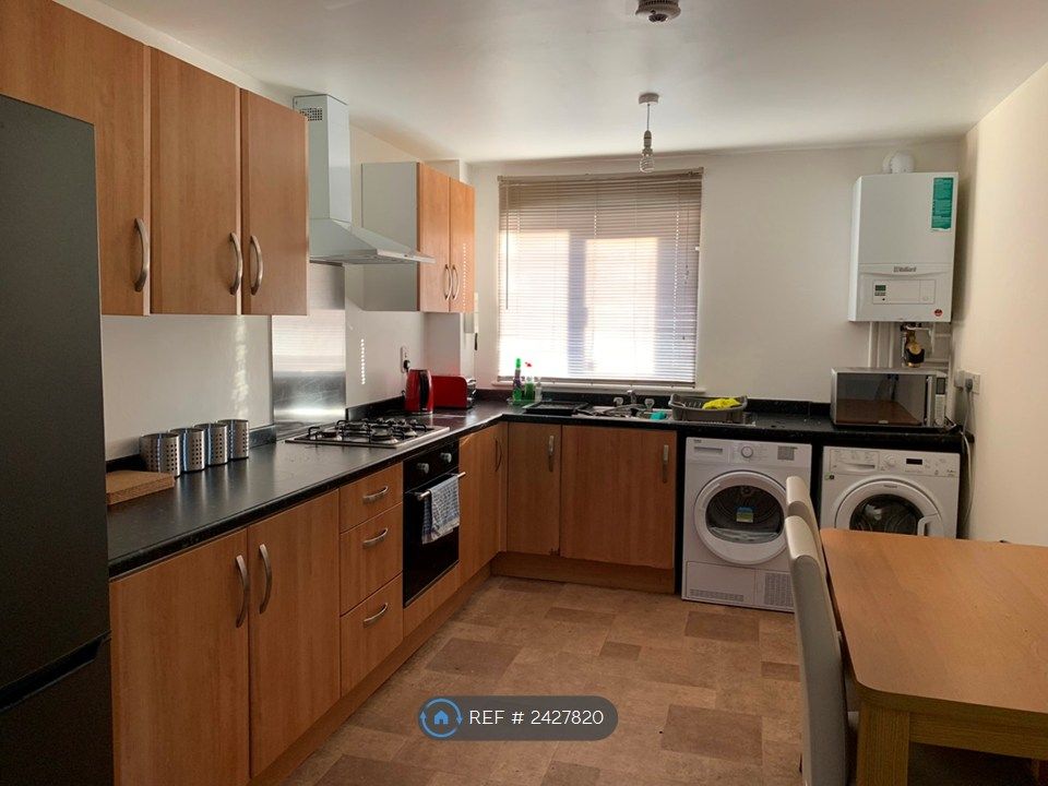 Property photo 3 of 7 Kitchen