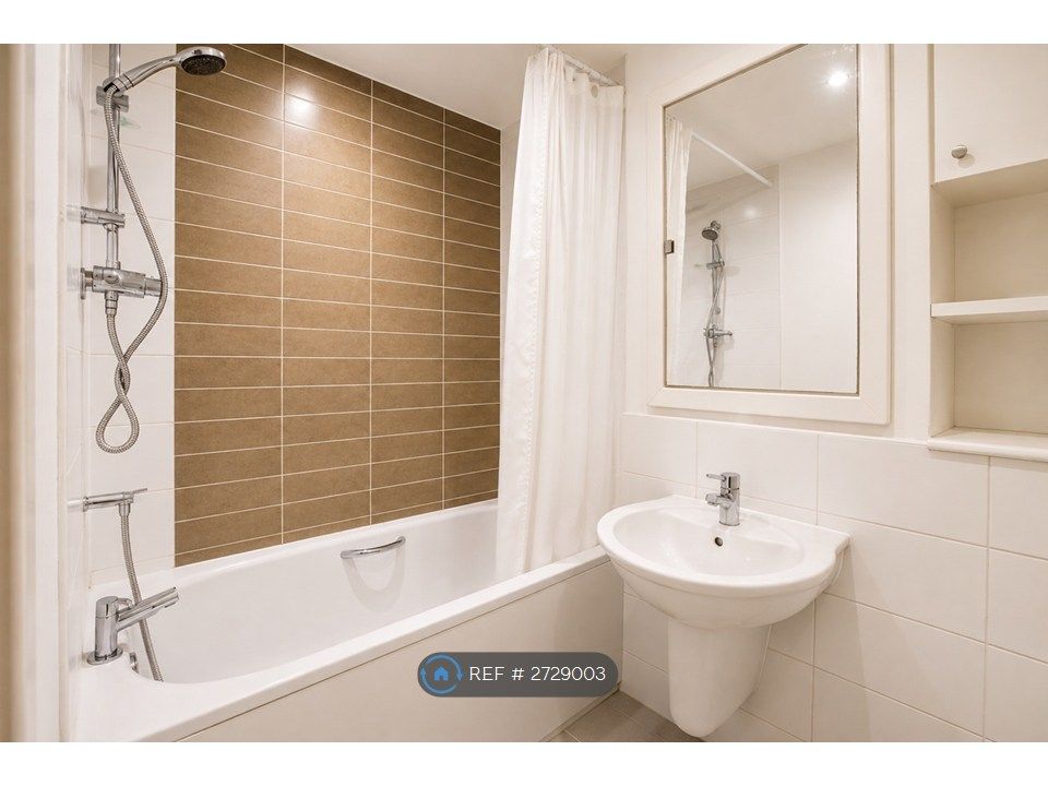 Property photo 3 of 7 Bathroom