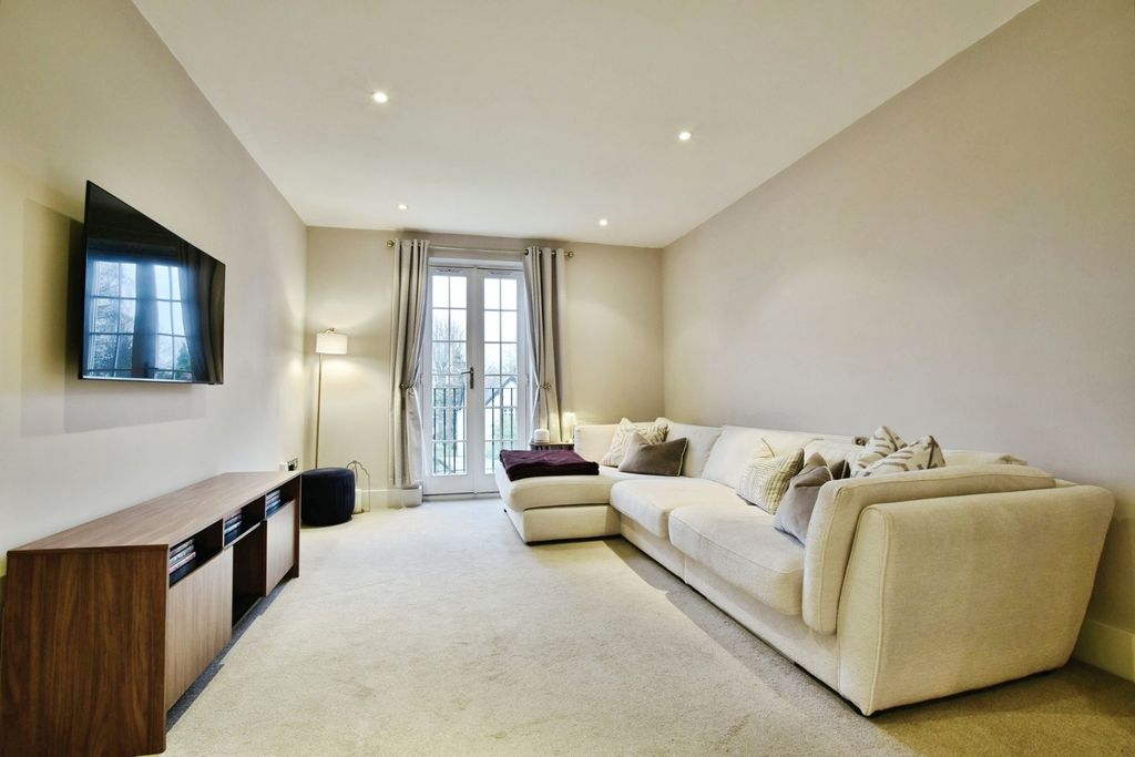 Property photo 3 of 18 Pbox-Img.Jpg