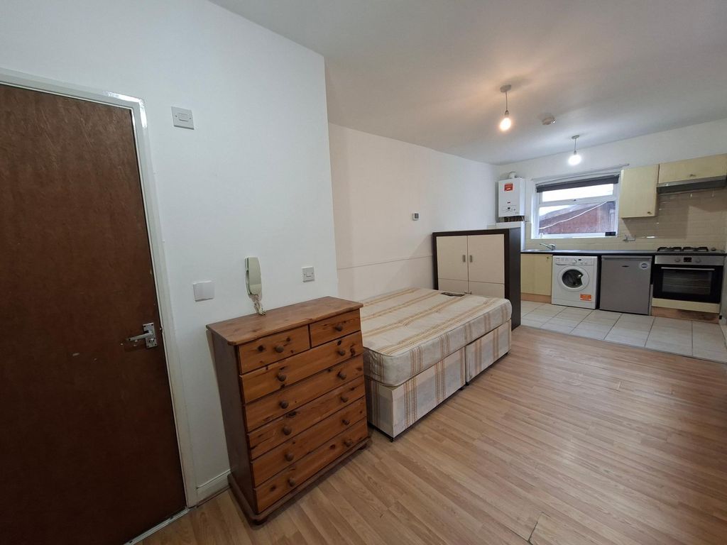 Property photo 3 of 8 Photo 2