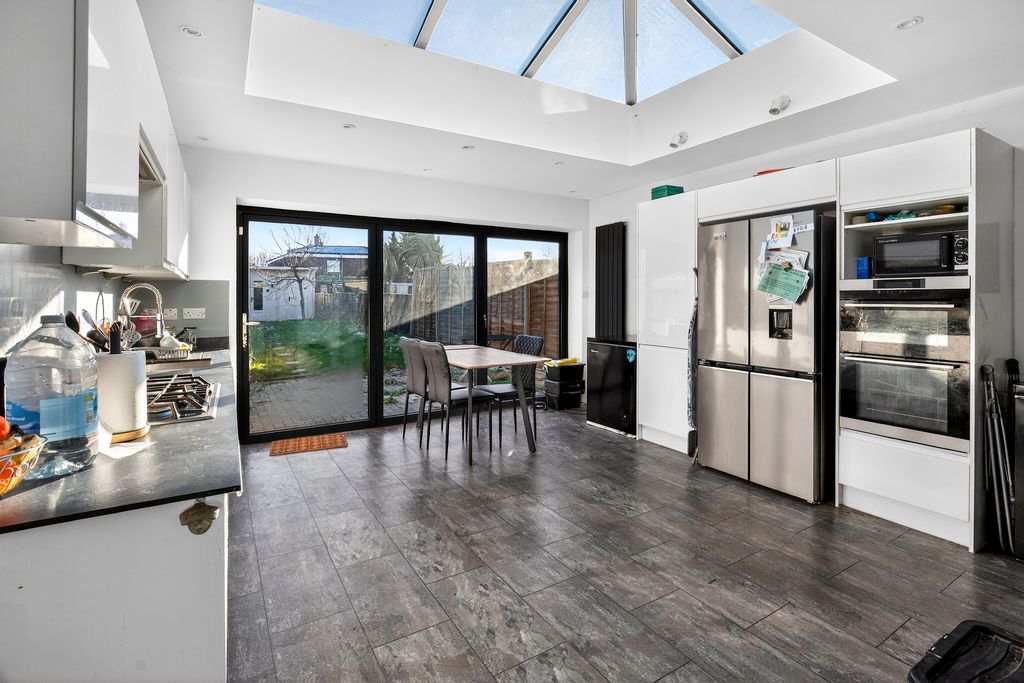 Property photo 1 of 28