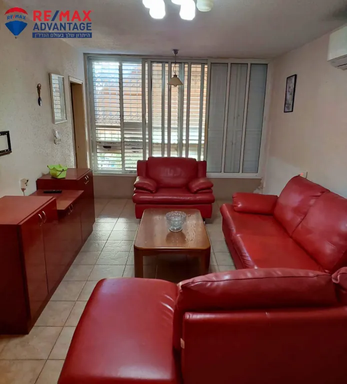 Property photo 1 of 2