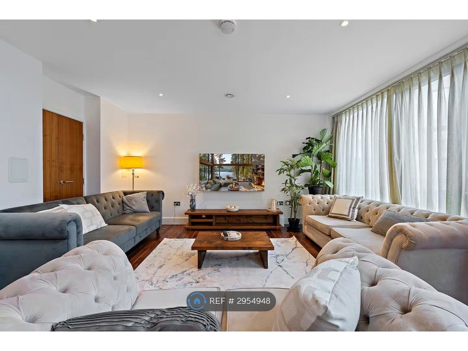 Property photo 1 of 35 Living Room