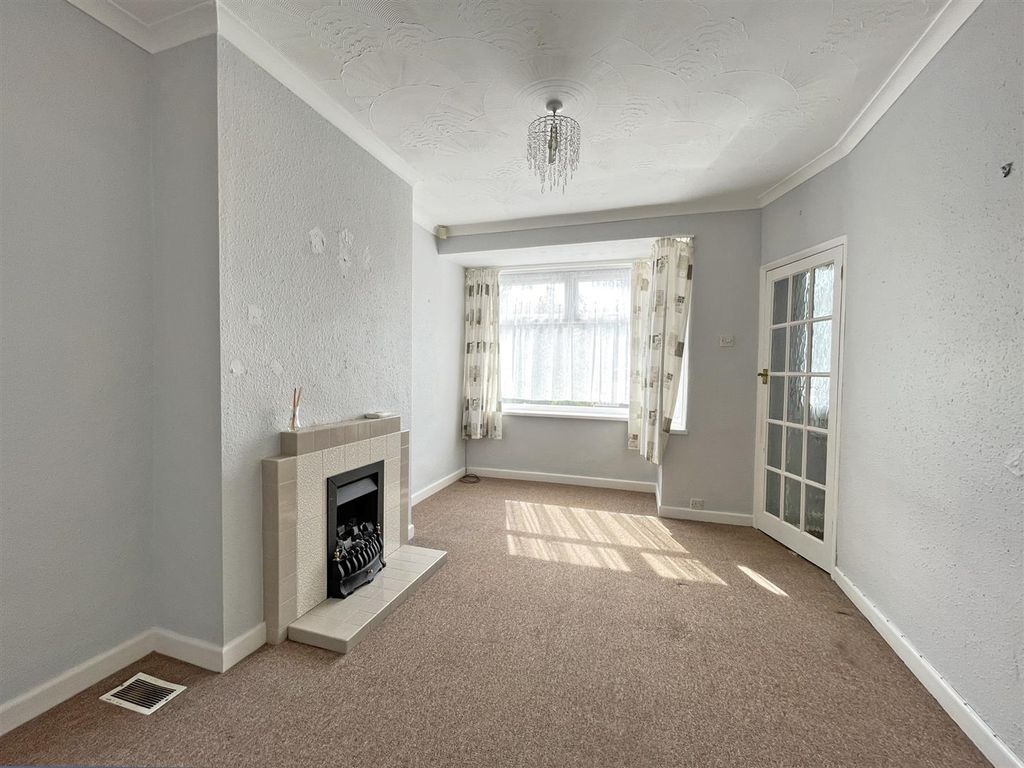 Property photo 2 of 9 Fletemoor Road 107 - Lounge.Jpg