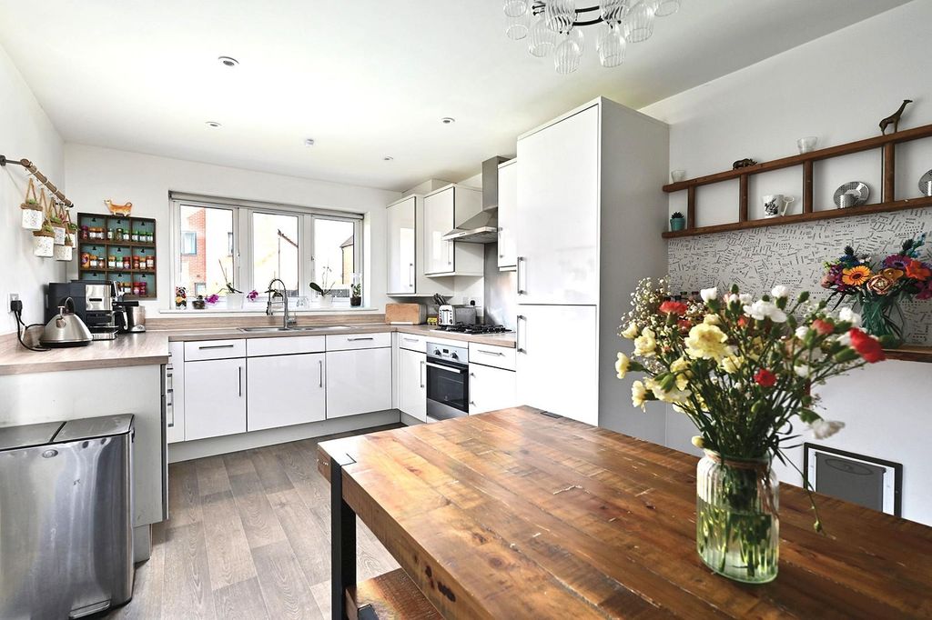 Property photo 3 of 16 Kitchen/Dining Room
