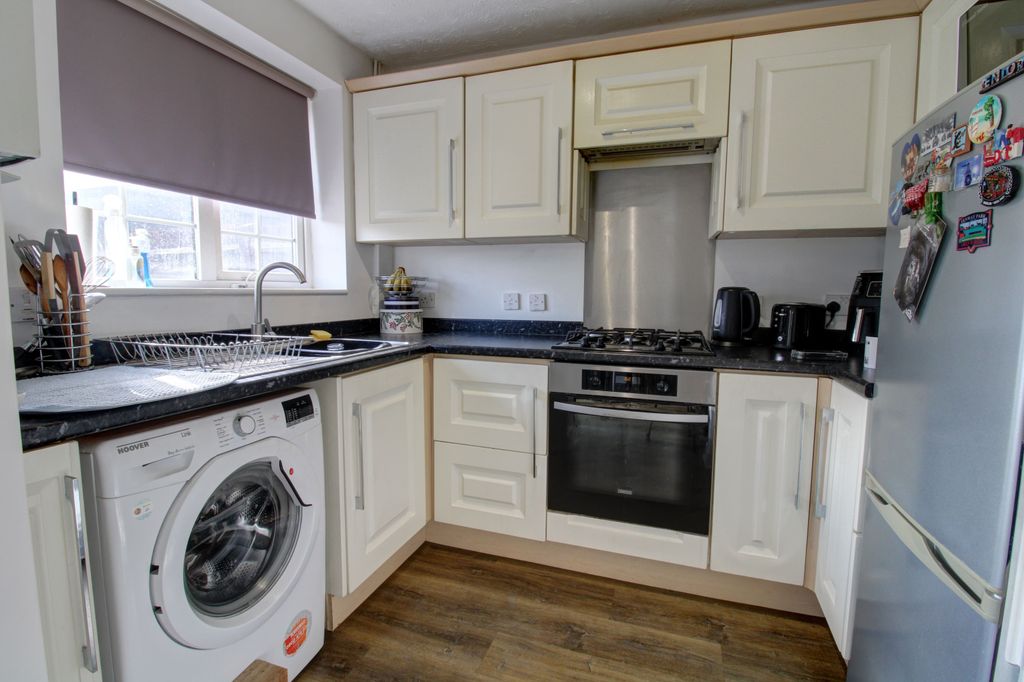 Property photo 3 of 12 Kitchen