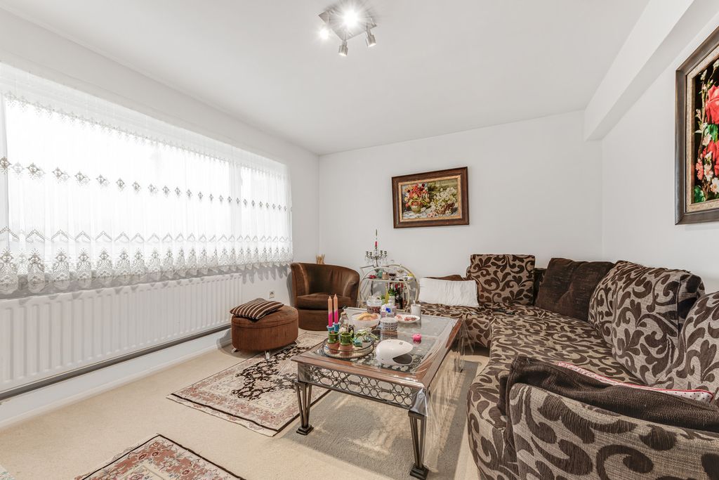 Property photo 2 of 18