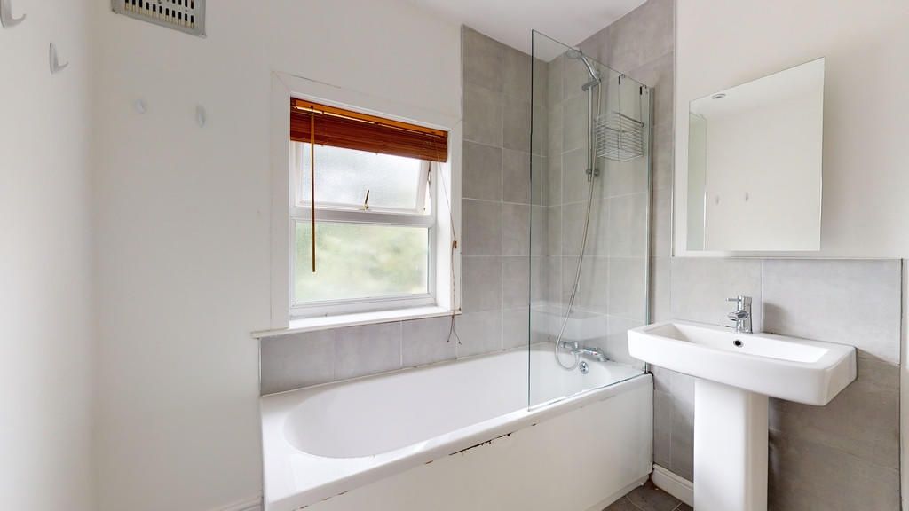 Property photo 3 of 14 A Bright And Modern Bathroom Featuring A White Bat...