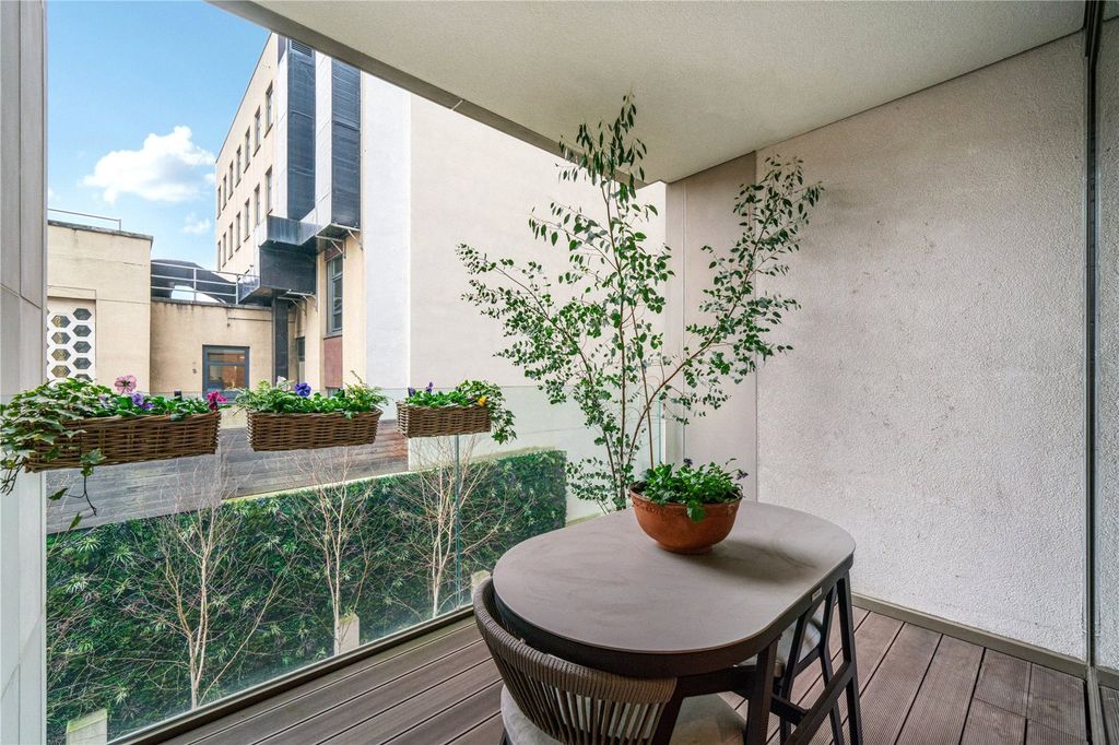 Property photo 3 of 11 Balcony