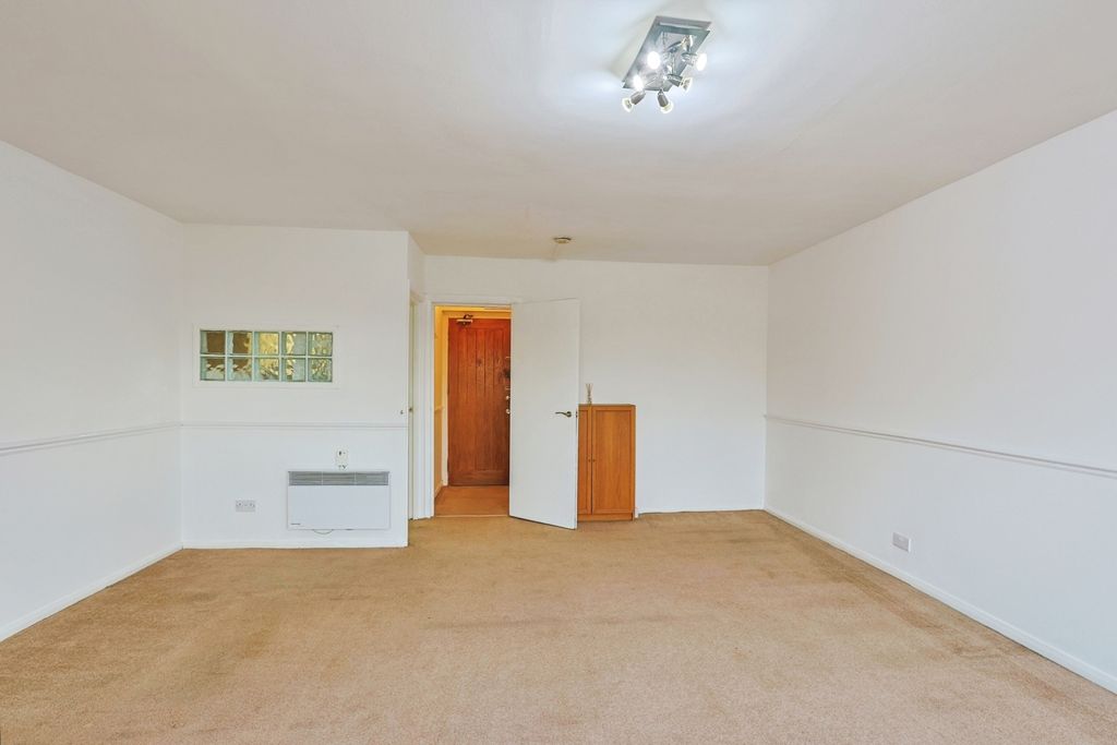 Property photo 2 of 19 Pbox-Img.Jpg