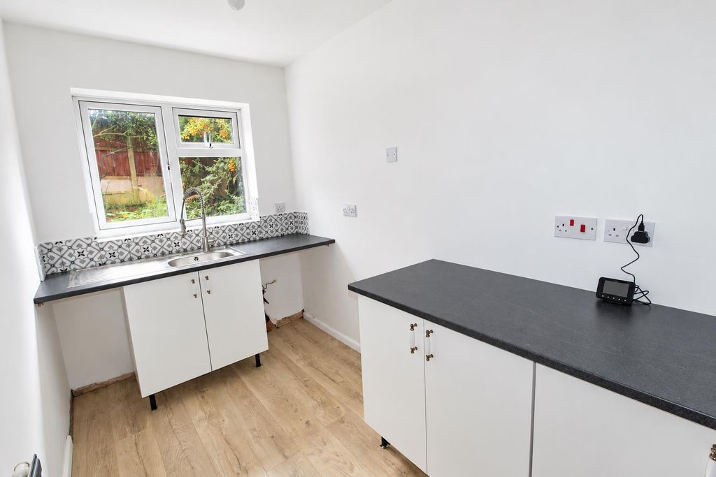 Property photo 3 of 5 Kitchen