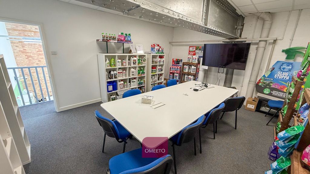 Property photo 3 of 9 Office With Meeting Room