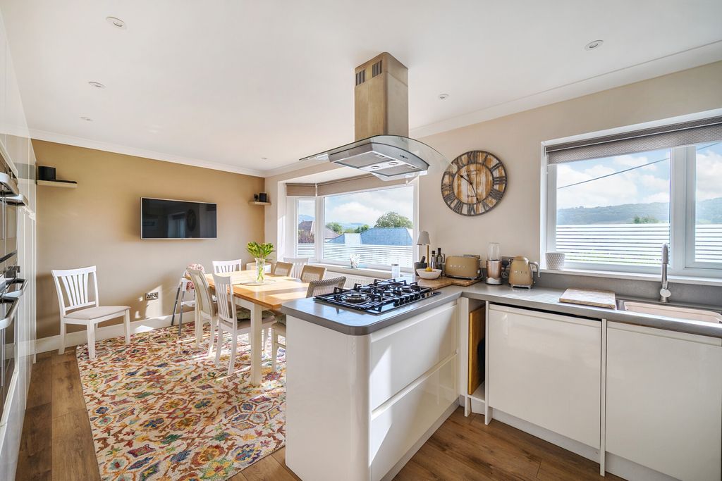 Property photo 2 of 25 1522976-11-6Aad6c...