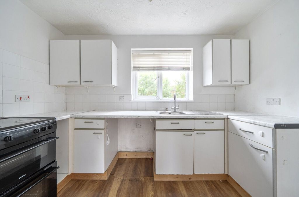 Property photo 2 of 16 Kitchen
