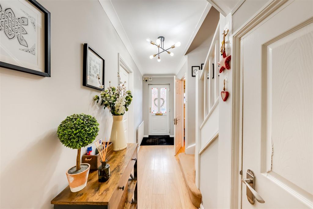 Property photo 3 of 34 A7S07401Hdr.Jpg