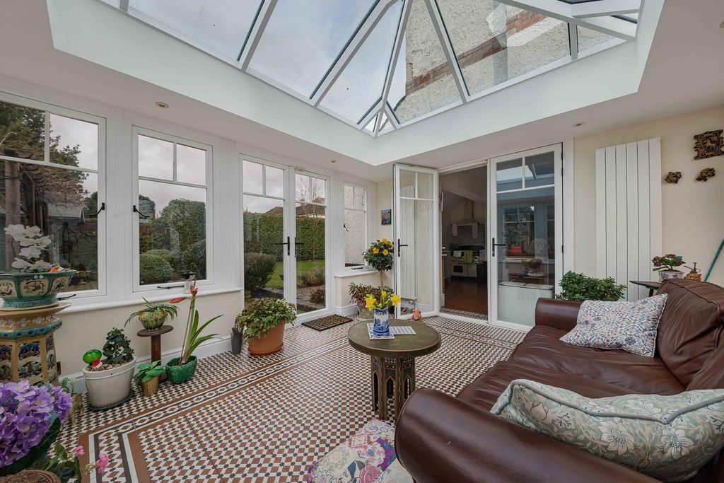 Property photo 3 of 21 Conservatory