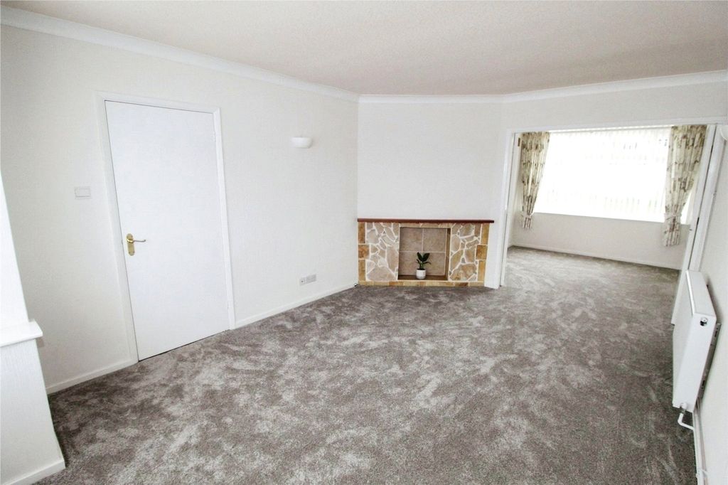 Property photo 2 of 14 Lounge