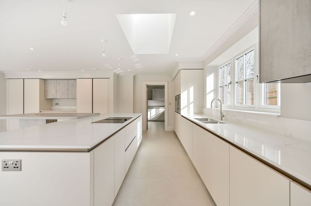 Property photo 3 of 71