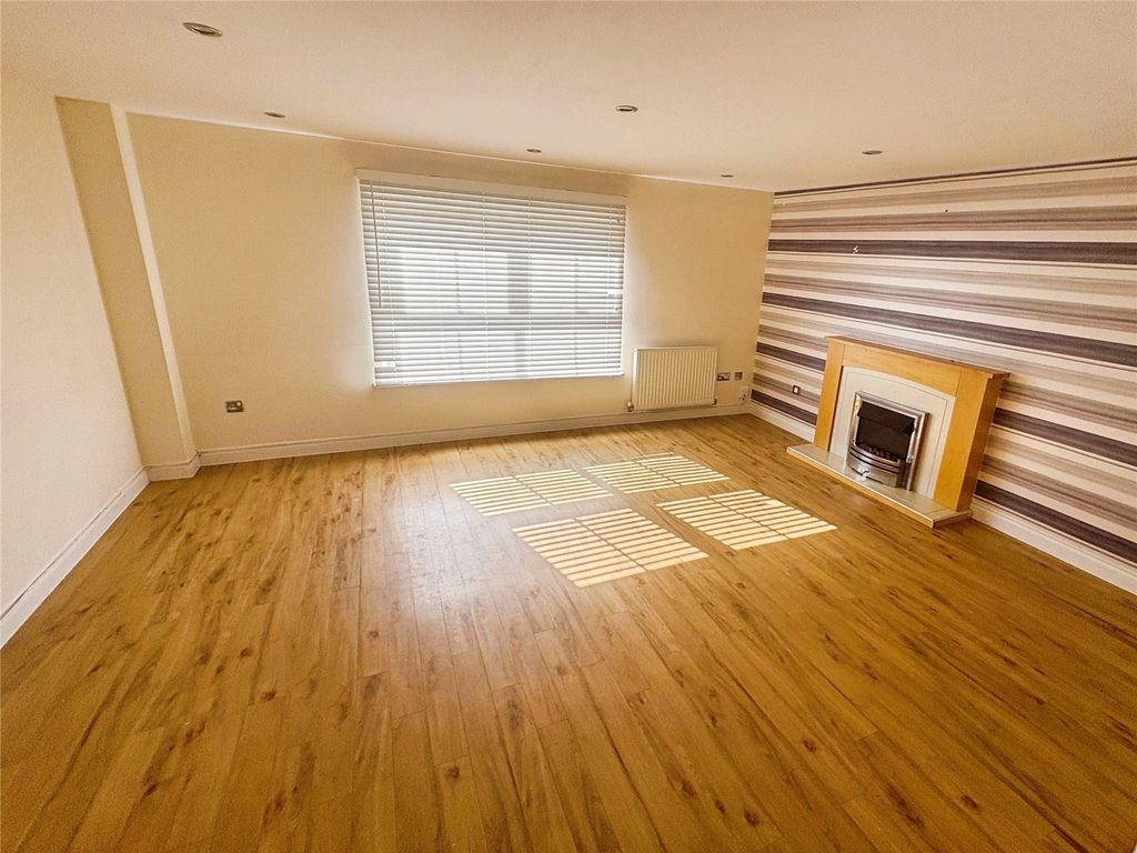 Property photo 2 of 11 Living Room
