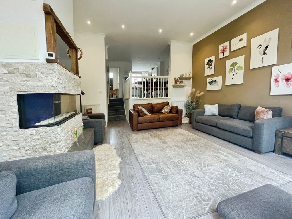 Property photo 2 of 26 Pbox-Img.Jpg