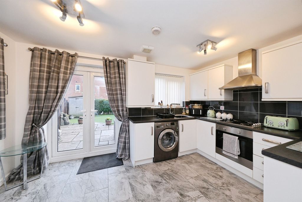 Property photo 3 of 23