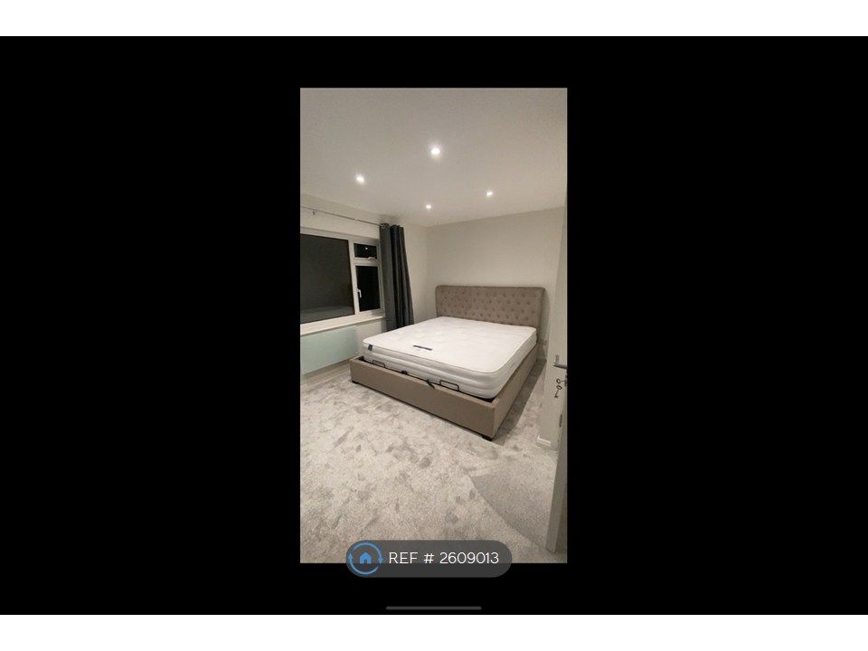 Property photo 2 of 9 Main Bedroom (Super King With Under Storage)