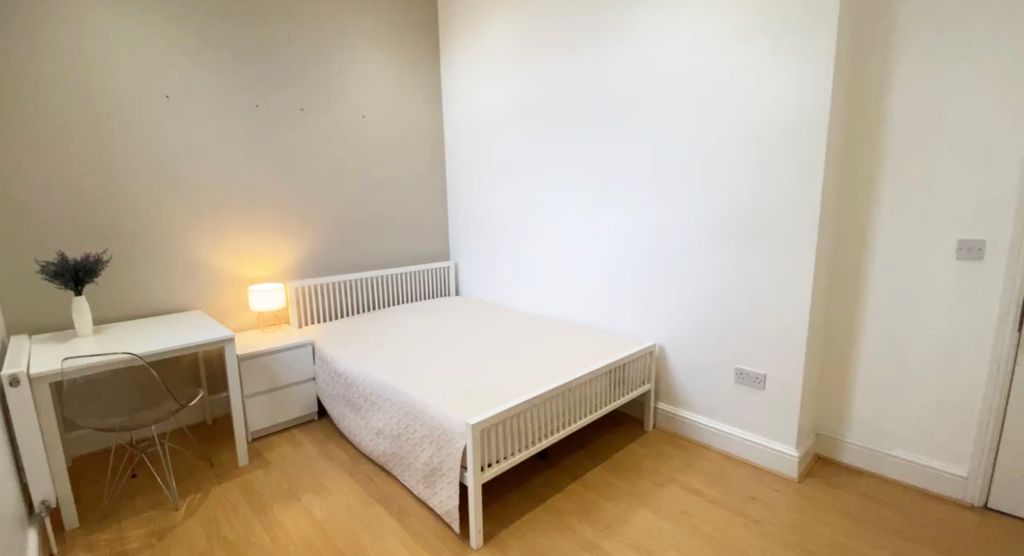 Property photo 3 of 10 Room A
