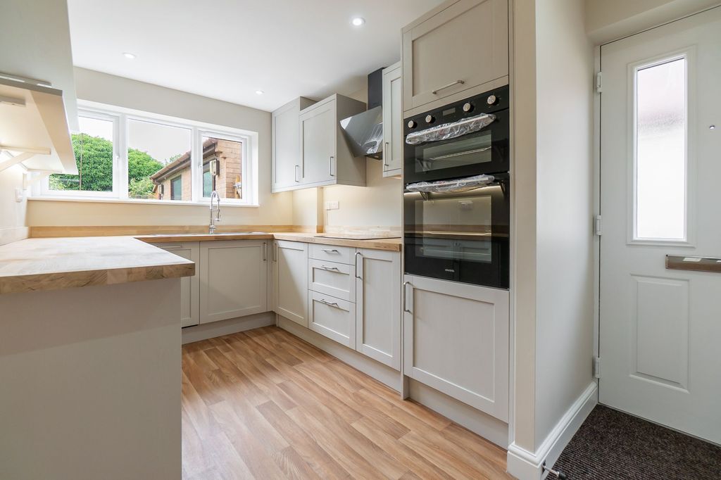 Property photo 1 of 22 Kitchen