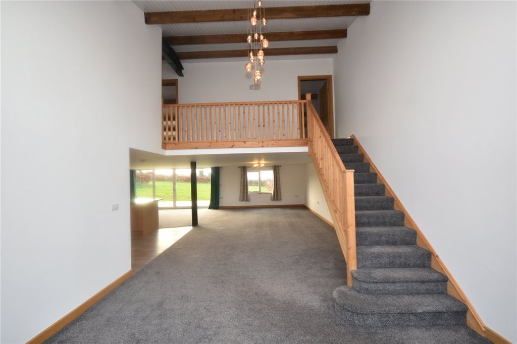 Property photo 2 of 40 Picture No. 28