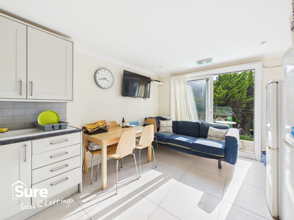 Property photo 2 of 13 5125211